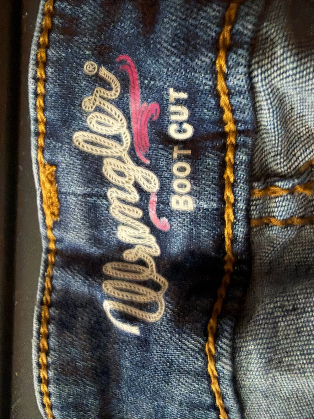 Wrangler women’s Relaxed Blue Jeans - Medium Wash - Picture 3 of 6